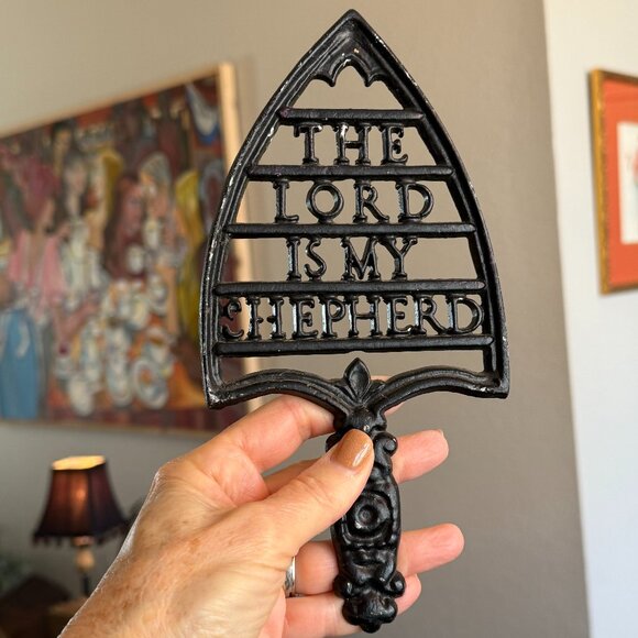 Vintage Cast Metal Iron Trivet "The Lord Is My Shepherd" - Picture 8 of 8